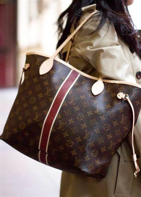 louis vuitton neverfull street style|louis vuitton neverfull sale.